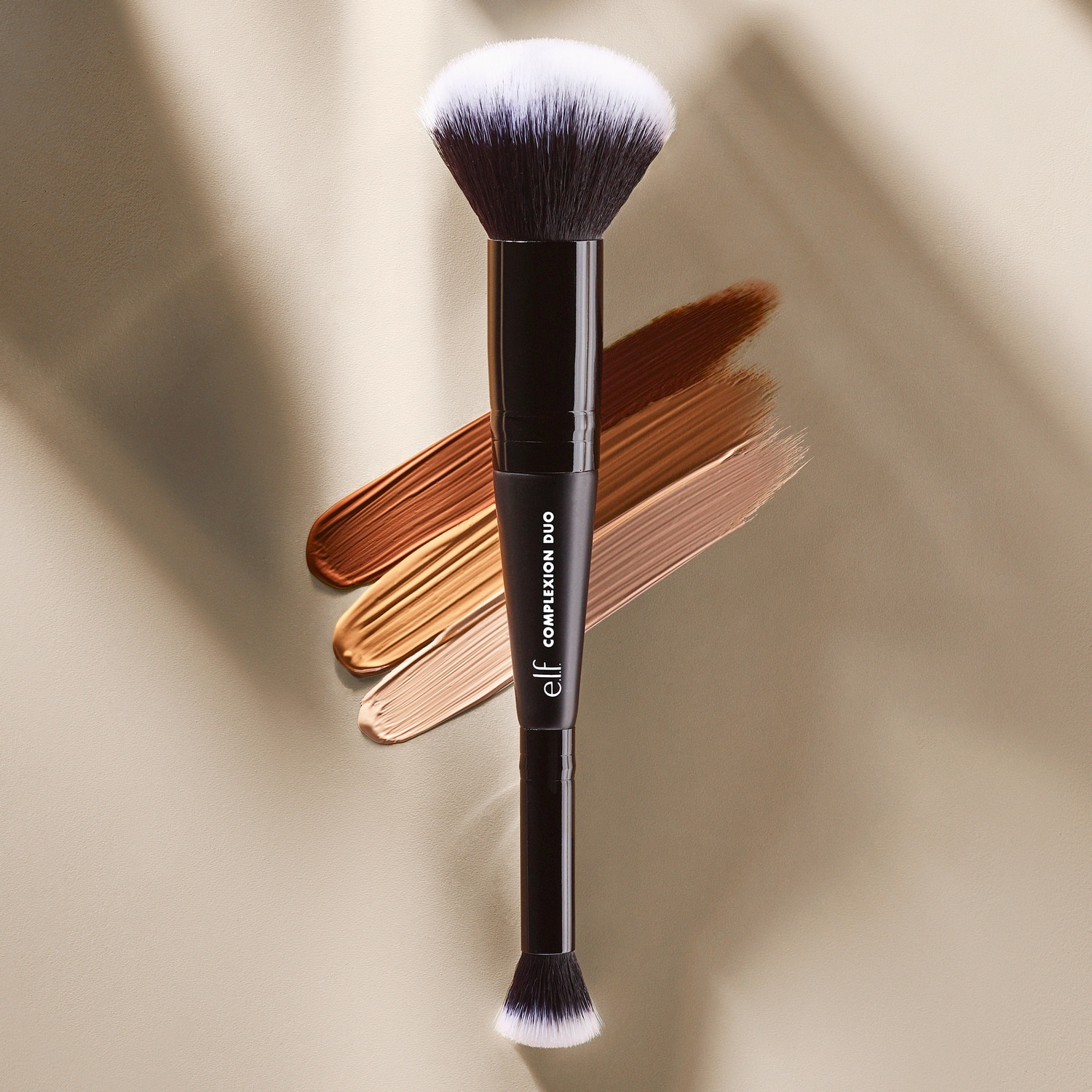 E.L.F. CONCEALER & FOUNDATION COMPLEXION DUO BRUSH (BROCHA DÚO DE COMPLEXIÓN PARA CORRECTOR Y BASE)